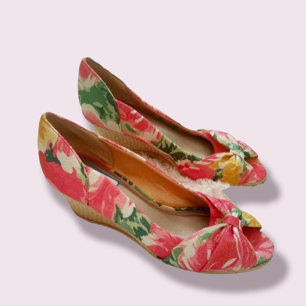 HP! - {FLORAL PRINT BOW-TIE PEEP TOE WEDGES